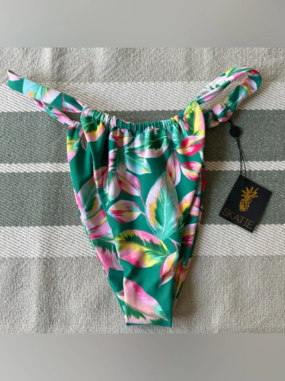 Skatie Bikini Bottom Tortuga